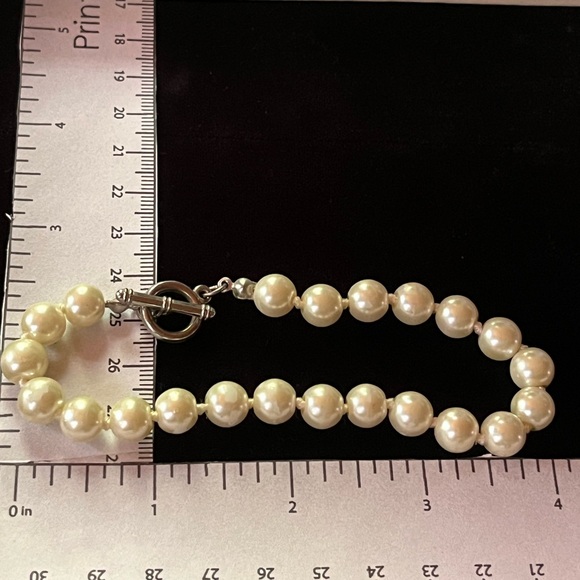 Faux pearl matching bracelet and necklace - Picture 5 of 5
